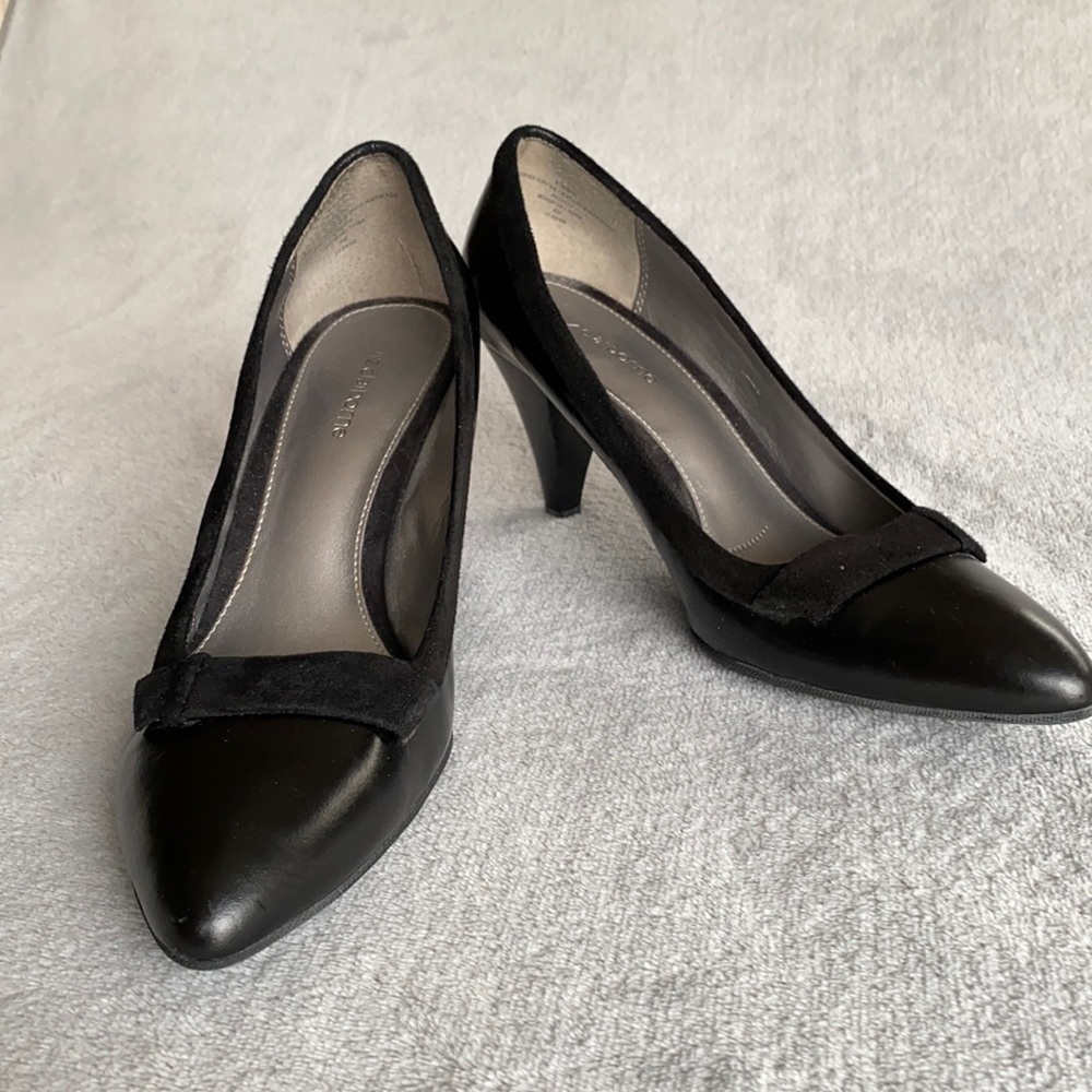 Liz Claiborne Black Pumps